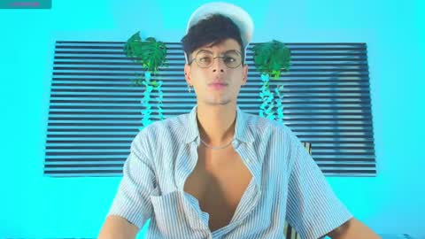 thiiagosaeenz online show from August 7, 2:33 am
