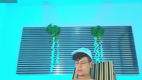 thiiagosaeenz online show from August 7, 3:39 am