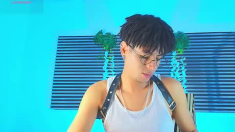 thiiagosaeenz online show from August 11, 5:15 pm