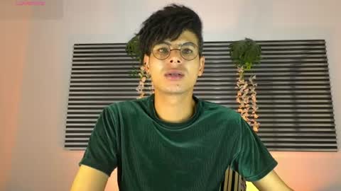 thiiagosaeenz online show from August 14, 1:31 am