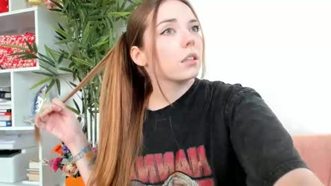 Amelia  shows on mondays fridays and sundays  i hope by sunday ill be good as new see you then darlings  online show from August 14, 4:32 pm