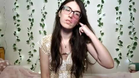 thistlefernsby online show from August 10, 2:13 am