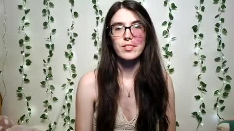 thistlefernsby online show from August 11, 2:24 am