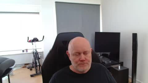 thomas806035 online show from August 1, 12:33 pm