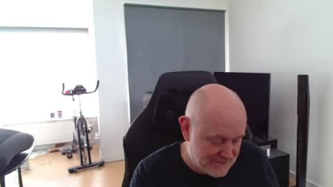 thomas806035 online show from August 1, 1:39 pm