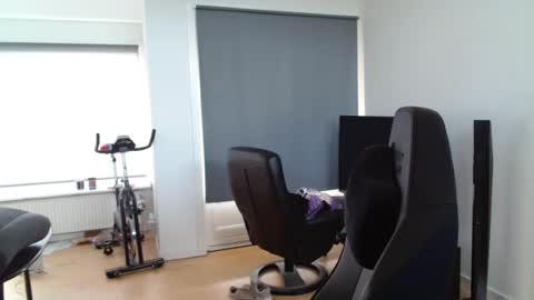 thomas806035 online show from August 2, 1:51 pm