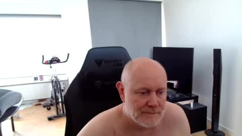 thomas806035 online show from August 5, 1:20 pm