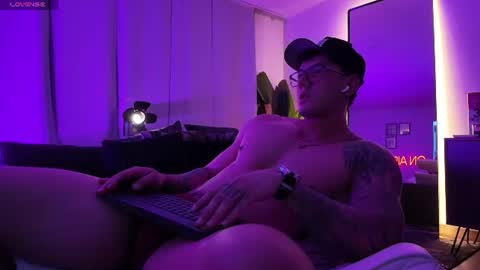 Thomas Falcon online show from July 16, 1:50 am