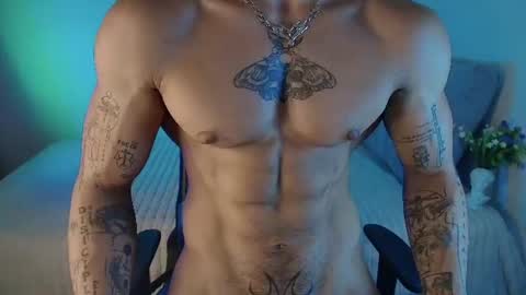 Thomas Independient Model online show from August 9, 4:30 pm