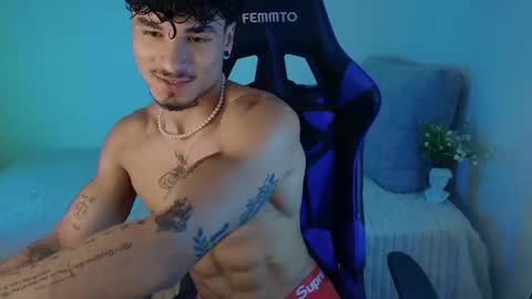 Thomas Independient Model online show from August 12, 11:51 pm