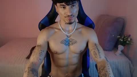 Thomas Independient Model online show from August 15, 3:43 am