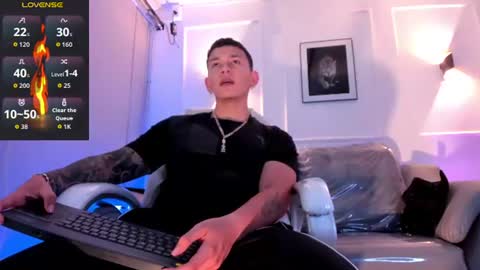 Thomas online show from August 14, 4:32 pm