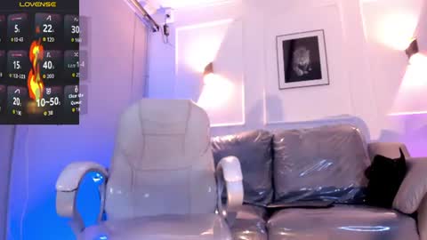 Thomas online show from August 14, 5:38 pm