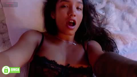 tia_j online show from August 1, 4:35 pm