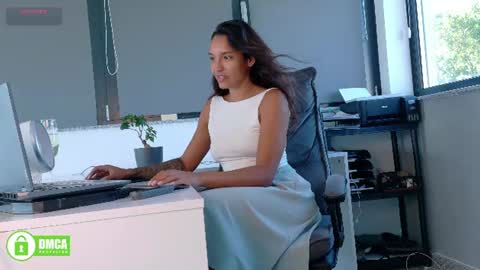 tia_j online show from August 8, 2:17 pm