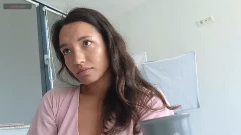 tia_j online show from August 10, 7:54 am
