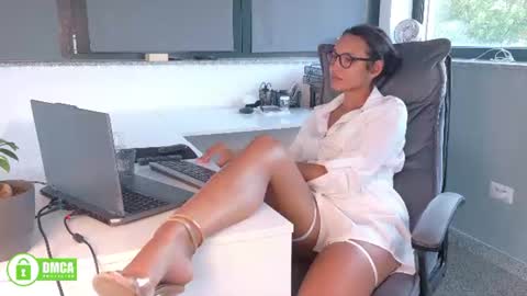 tia_j online show from August 17, 4:34 pm