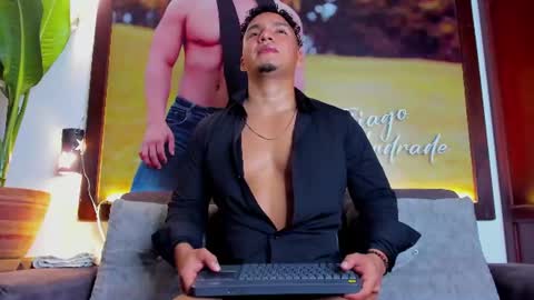 tiago andrade online show from August 12, 3:42 am