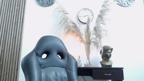 LIA online show from April 24, 7:40 pm