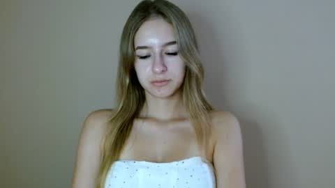 Tiara online show from August 7, 8:25 am