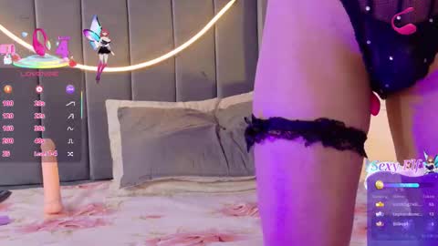 tifaniith_ online show from March 29, 8:27 pm