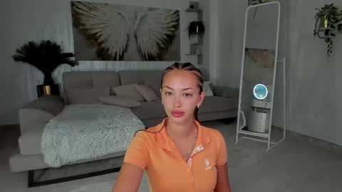 Tiffany Houston online show from August 4, 6:10 am