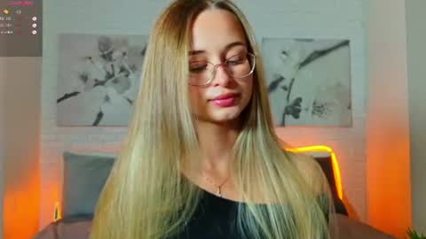 tiffanyhunt online show from August 14, 3:04 pm