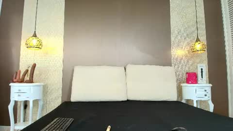 T I F F A N Y online show from August 5, 7:34 pm