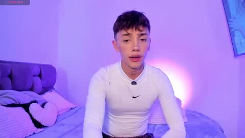 tim independent model online show from August 5, 6:17 pm