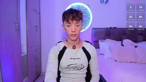 tim independent model online show from August 10, 7:26 pm