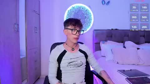 tim independent model online show from August 10, 8:32 pm