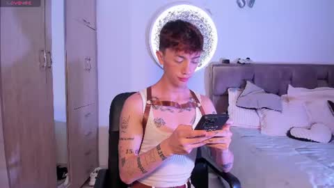 tim independent model online show from August 13, 7:06 pm