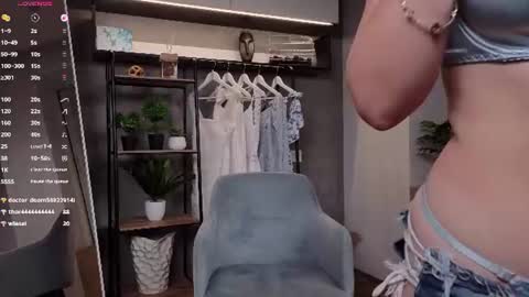 Tina online show from August 9, 8:10 pm