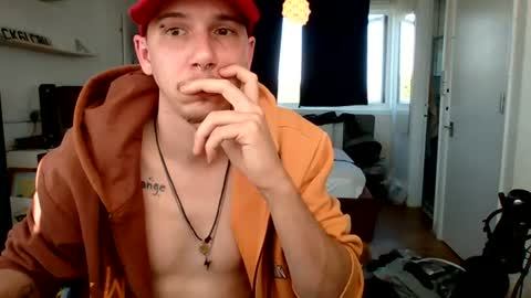 tinderpleaseletmeon online show from August 9, 10:27 am