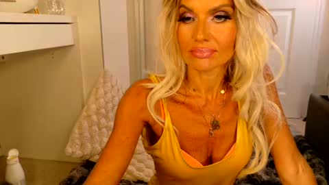tinkerbell822 online show from August 5, 8:12 am
