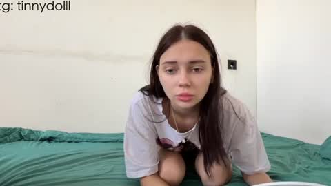 TinnyDoll online show from August 1, 8:20 am