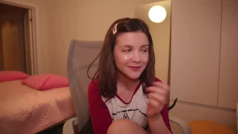 Lyssa     online show from April 13, 5:45 pm