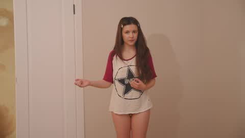 Lyssa     online show from April 14, 6:59 pm