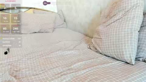 tiny_sparkling online show from August 14, 4:49 am