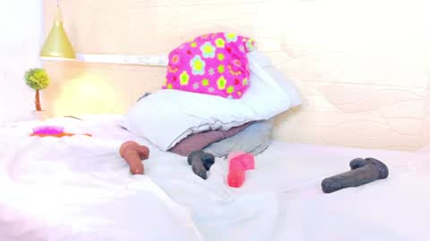 tiny_whore18 online show from July 28, 3:07 pm