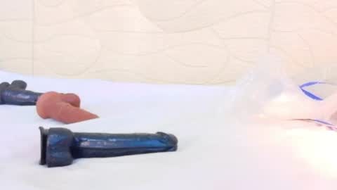 tiny_whore18 online show from July 28, 6:25 pm