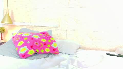 tiny_whore18 online show from August 7, 10:37 am