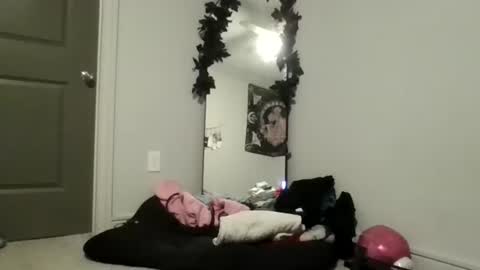 tinyassbossymilf online show from August 3, 4:19 am
