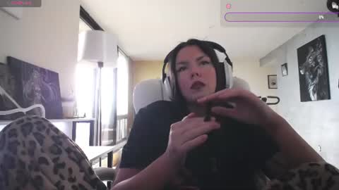 stage Kylie Sinner real Teaghan Gosley brand CLITBAIT online show from August 13, 6:33 pm