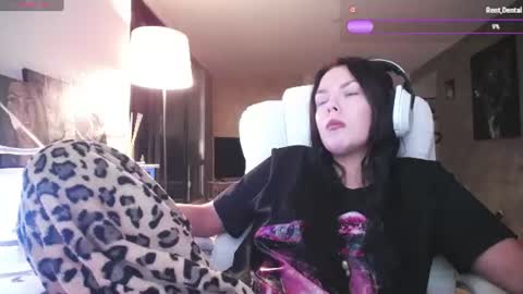 stage Kylie Sinner real Teaghan Gosley brand CLITBAIT online show from August 15, 5:11 am