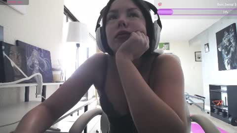 stage Kylie Sinner real Teaghan Gosley brand CLITBAIT online show from August 16, 7:07 pm