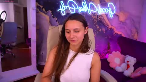 tinynataliee online show from July 31, 1:50 pm