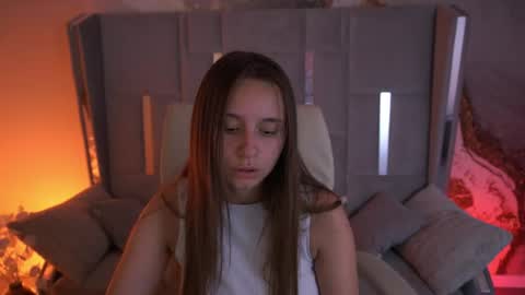 tinynataliee online show from August 2, 2:07 am