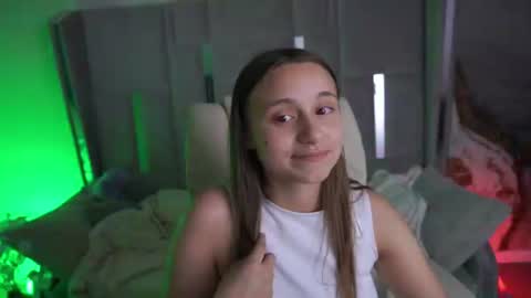 tinynataliee online show from August 3, 2:18 am