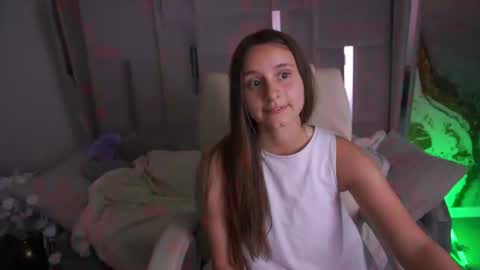 tinynataliee online show from August 3, 3:24 am